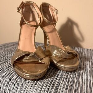 J Miller Gold Knotted Strappy Opened Toe‎ Sexy 4” Heels, Size 10